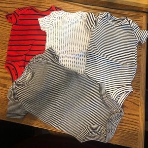 Pattern newborn bundle onesies